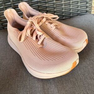 NWOT Flux Footwear Adapt Runner Running shoes, size 9, Blush